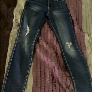 Blue Skinny Jeans with Distressed Details and Fading